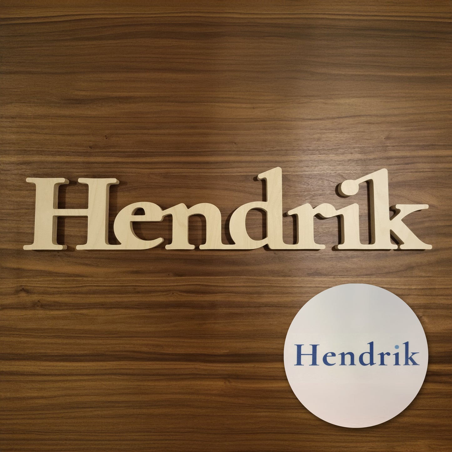 Hendrik - Een gepersonaliseerde houten naamdisplay, geïnspireerd op het geboortekaartje, als uniek geschenk en doopsuikerpresentatie - Dear Elephant